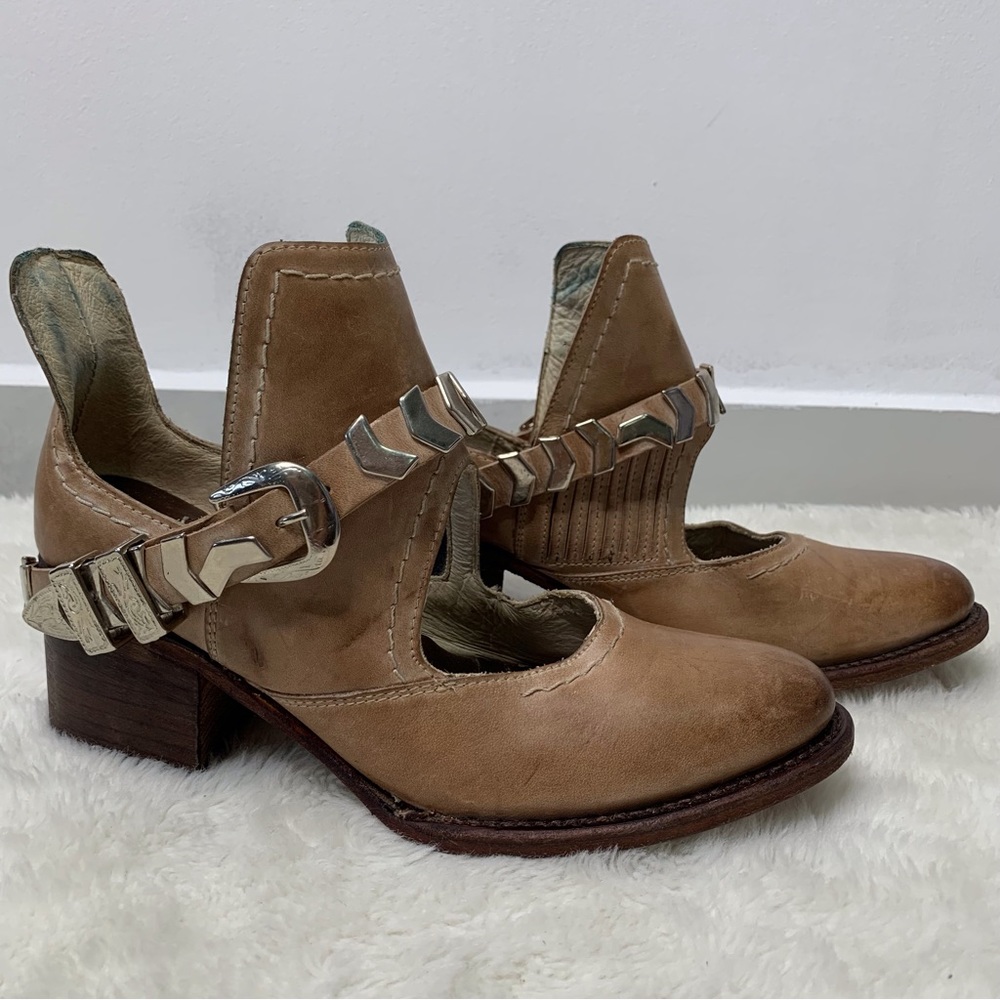 Free Bird by Steven Women's Blade In Taupe Chain Ankle Booties Size 7